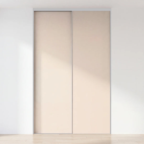 Beige schuifdeurwand op maat met 2 deuren en aluminium profiel