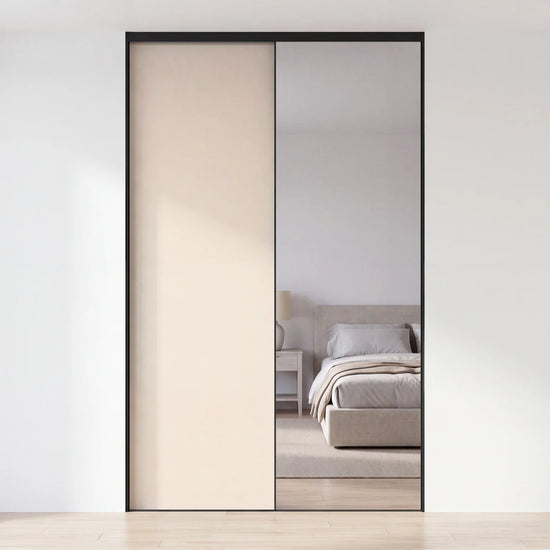 Beige & spiegel schuifdeurwand op maat met 2 deuren en zwart profiel