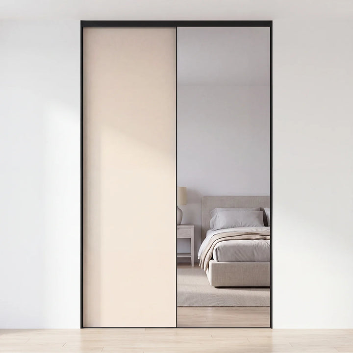 Beige & spiegel schuifdeurwand op maat met 2 deuren en zwart profiel