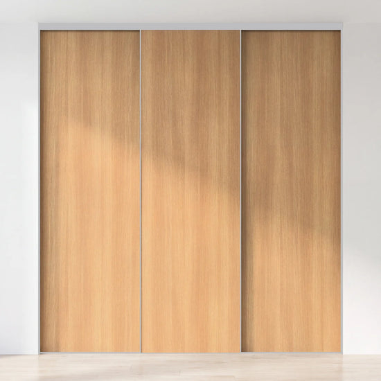 Eikenhouten schuifdeurwand op maat met 3 deuren en aluminium profiel