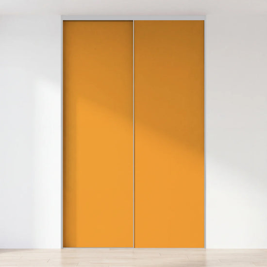 Gele schuifdeurwand op maat met 2 deuren en aluminium profiel