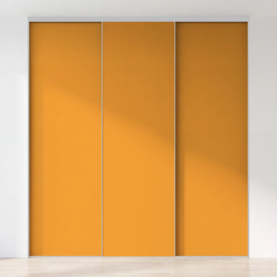 Gele schuifdeurwand op maat met 3 deuren en aluminium profiel