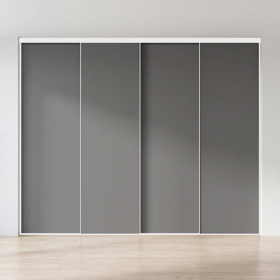Grijze schuifdeurwand op maat met 4 deuren en wit profiel