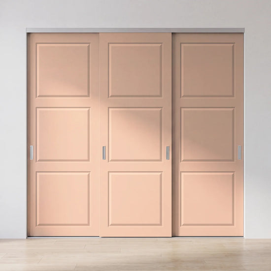 Koraalroze paneel schuifdeur op maat, drievlaks, met 3 deuren en aluminium profiel