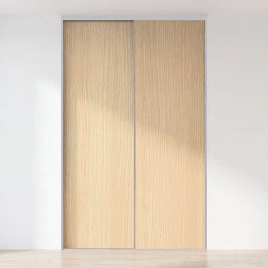 Licht eiken schuifdeurwand op maat met 2 deuren en aluminium profiel