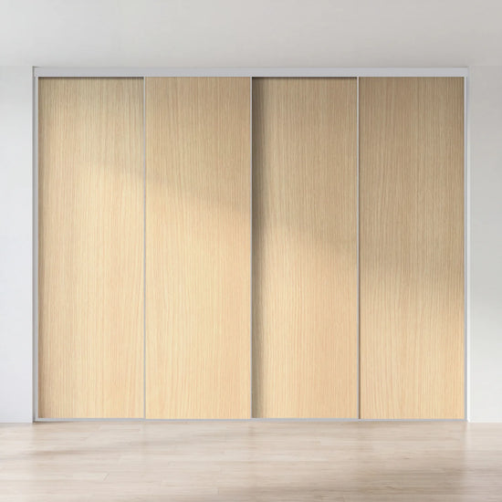 Licht eiken schuifdeurwand op maat met 4 deuren en aluminium profiel