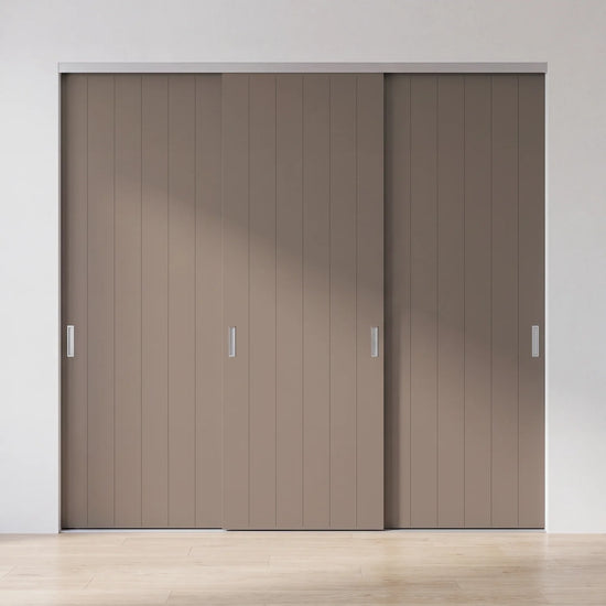 Steengrijs paneel schuifdeur op maat, verticaal gelijnd, met 3 deuren en aluminium profiel