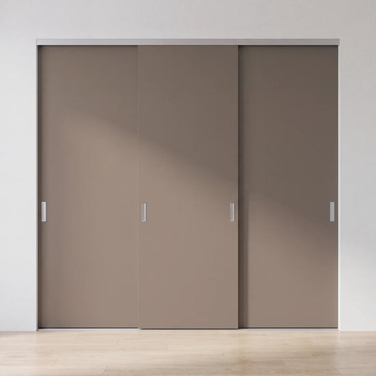 Steengrijs paneel schuifdeur op maat, vlak, met 3 deuren en aluminium profiel