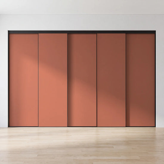 Terra schuifdeurwand op maat met 5 deuren en zwart profiel