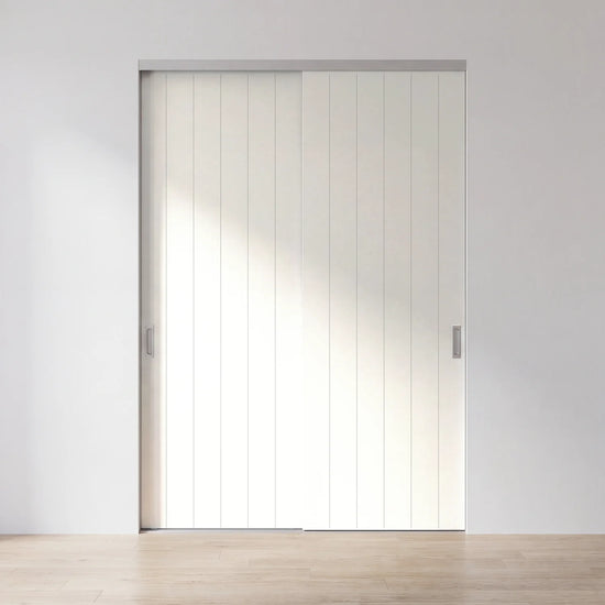 Wit paneel schuifdeur op maat, verticaal gelijnd, met 2 deuren en aluminium profiel