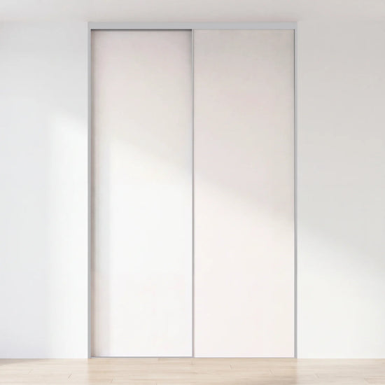 Witte schuifdeurwand op maat met 2 deuren en aluminium profiel