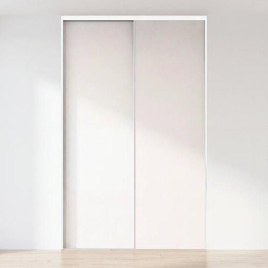 Witte schuifdeurwand op maat met 2 deuren en wit profiel
