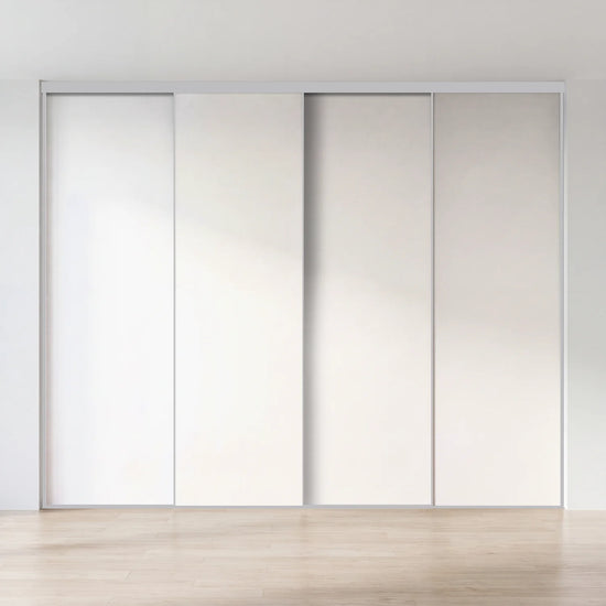 Witte schuifdeurwand op maat met 4 deuren en aluminium profiel