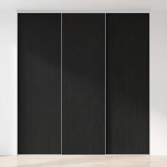 Zwart houten schuifdeurwand op maat met 3 deuren en aluminium profiel