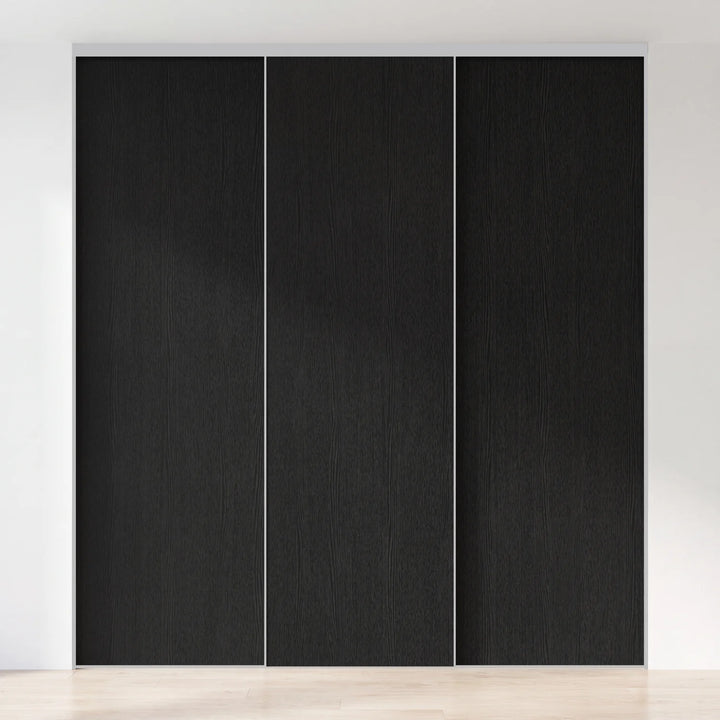 Zwart houten schuifdeurwand op maat met 3 deuren en aluminium profiel