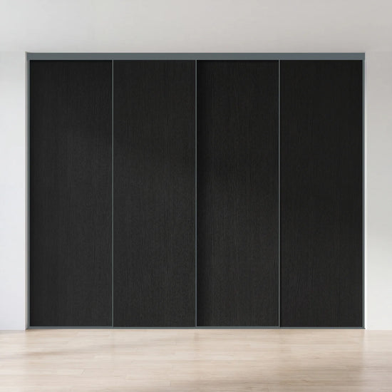 Zwart houten schuifdeurwand op maat met 4 deuren en antraciet profiel