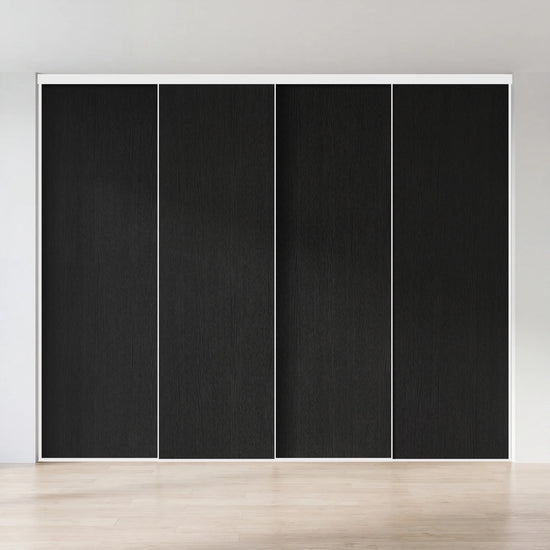 Zwart houten schuifdeurwand op maat met 4 deuren en wit profiel